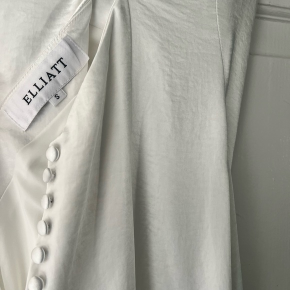 Aisle Dress in White - Elliatt - Picture 6 of 8